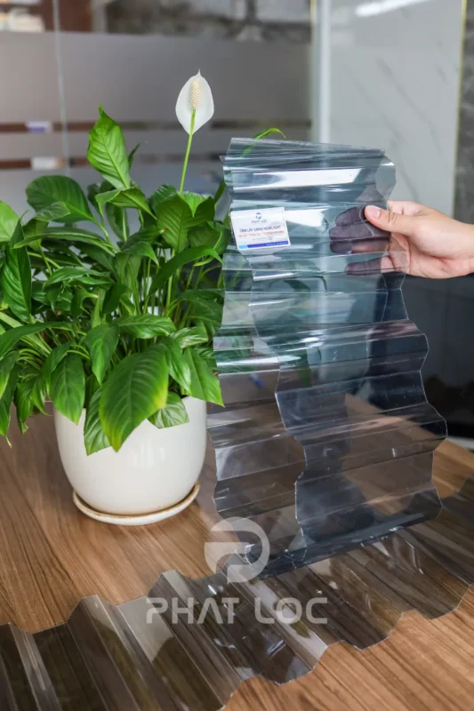Tấm Nhựa Lấy Sáng Polycarbonate Màu Xám Khói (Dạng Sóng) – NEWLIGHT 11 Quy trình thi công tấm nhựa lấy sáng Polycarbonate màu xám khói (Dạng sóng) đúng chuẩn kỹ thuật