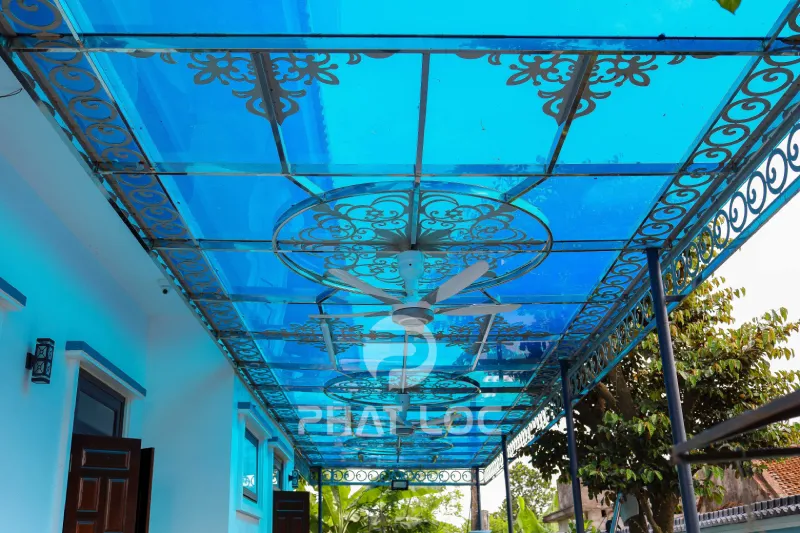 Dự Án Lắp Đặt 100m2 Mái Nhựa Lấy Sáng Polycarbonate Đặc Ruột 6mm Màu Xanh Dương Cho Nhà Ở Tại Tỉnh Thái Bình 2 Tổng quan dự án lắp đặt 100m2 mái nhựa lấy sáng Polycarbonate đặc ruột 6mm màu xanh dương cho nhà ở tại tỉnh Thái Bình