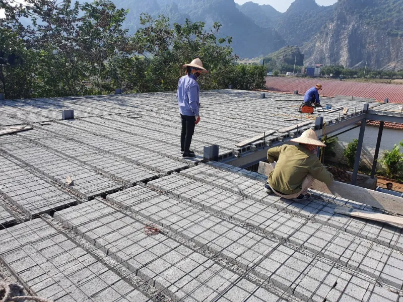 Cẩm Nang Làm Mái Nhà Bằng Vật Liệu Nhẹ: Giải Pháp Tối Ưu & Tiết Kiệm 2025 8 Bê tông siêu nhẹ