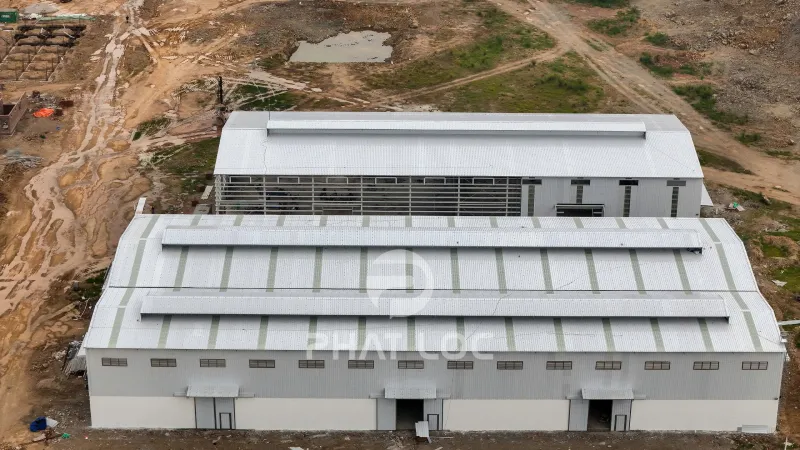 Phát Lộc Hoàn Thiện 10.000m² Tôn Nhựa PVC/ASA Eurolines Cho Nhà Máy Hóa Chất Tại Thanh Hóa 6 So sánh: Tôn nhựa PVC/ASA vs Tôn kim loại truyền thống