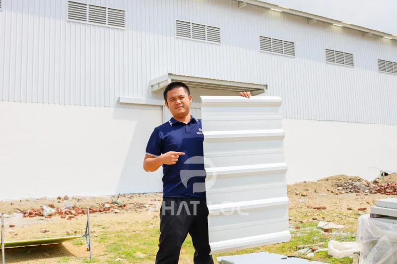Phát Lộc Hoàn Thiện 10.000m² Tôn Nhựa PVC/ASA Eurolines Cho Nhà Máy Hóa Chất Tại Thanh Hóa 3 Giải pháp từ Phát Lộc: Tôn nhựa Eurolines PVC/ASA dày 2.5mm màu trắng sữa