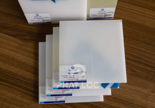 Tấm Nhựa Cứng PP Có Bền Không? Đặc Tính, Ứng Dụng & Bảng Giá Năm 2025