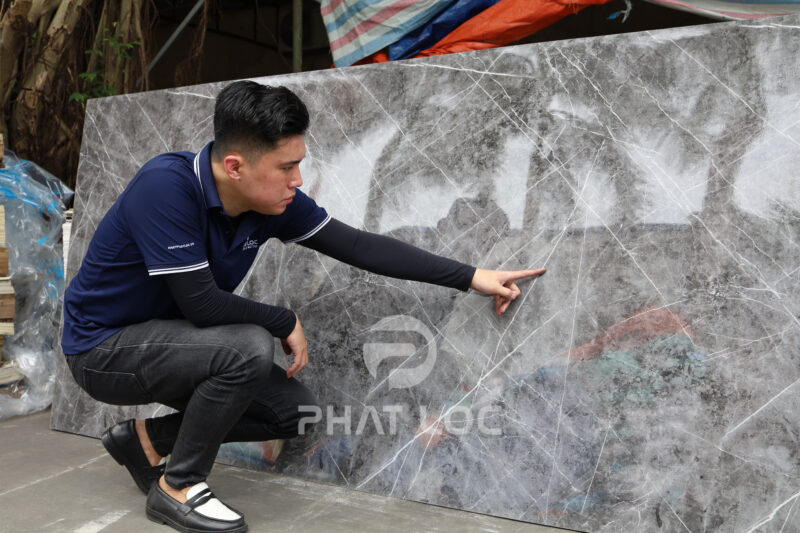 Khi nào nên chọn Tấm nhựa PVC ốp tường và Gạch men?