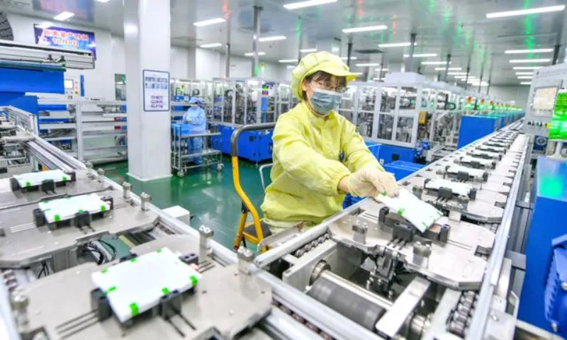 Nhà máy sản xuất pin, năng lượng tái tạo, bán dẫn