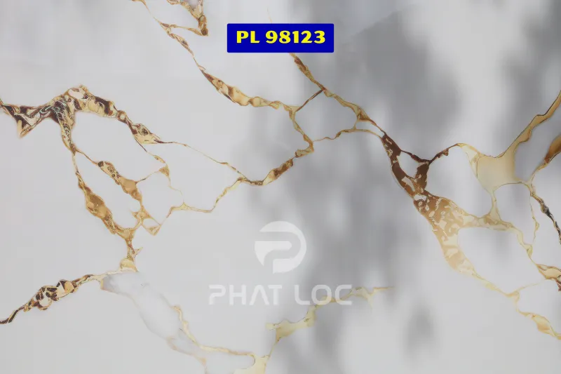 Top 5+ Mẫu Vân Đá PVC Ốp Tường Cho Văn Phòng, Công Ty Đẹp Nhất 2025 - Sang Trọng, Tiết Kiệm, Thi Công Nhanh 8 Mẫu PL-98123 – Vân đá xuyên sáng hổ phách: Sáng tạo, nghệ thuật và khác biệt
