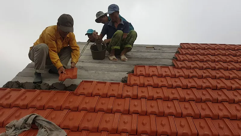 Các cách chống bão cho mái ngói dân dụng