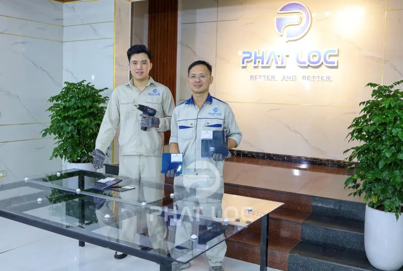 Hướng Dẫn Thi Công Tấm Polycarbonate Đặc Ruột Phẳng – Thẩm Mỹ, Đúng Kỹ Thuật, Dễ Hiểu Năm 2025 3 Quy trình thi công tấm polycarbonate đặc ruột phẳng