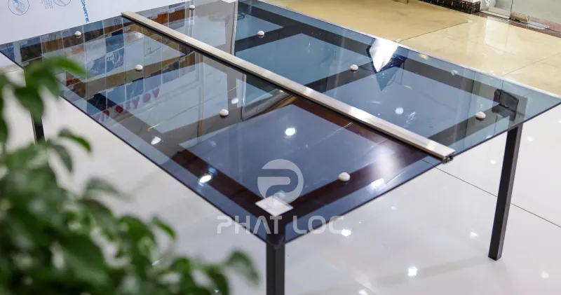 Hướng Dẫn Thi Công Tấm Polycarbonate Đặc Ruột Phẳng – Thẩm Mỹ, Đúng Kỹ Thuật, Dễ Hiểu Năm 2025 1 Tìm hiểu về tấm polycarbonate đặc ruột phẳng