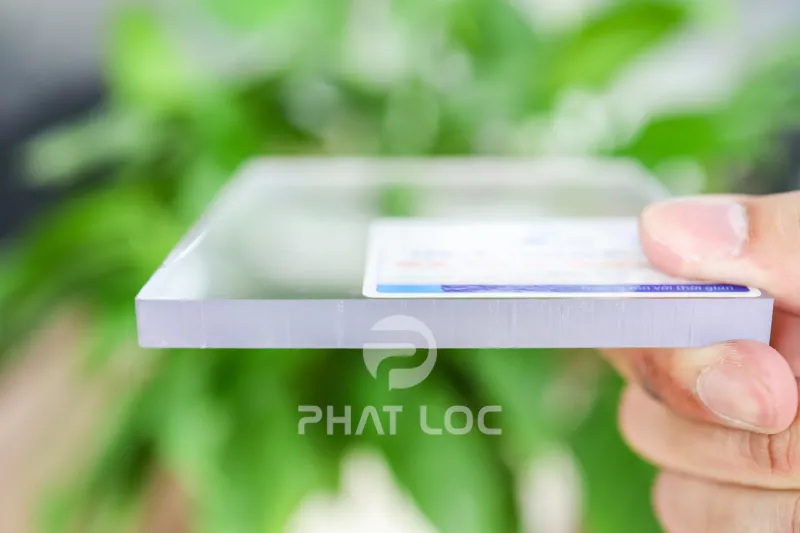 Polycarbonate đặc ruột: Giá cao nhất do độ trong - Độ bền