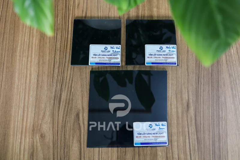 Dự Báo Giá Polycarbonate Màu Xám Khói 2026 – 2027